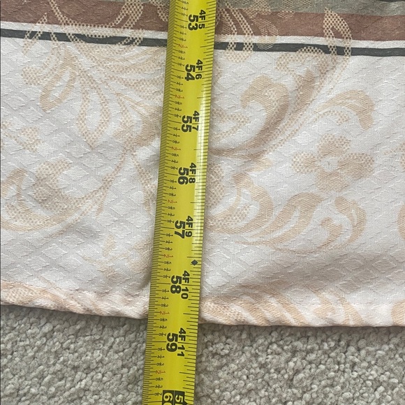 Elegant Striped Tablecloth - Red, Green, and Cream - Picture 11 of 12